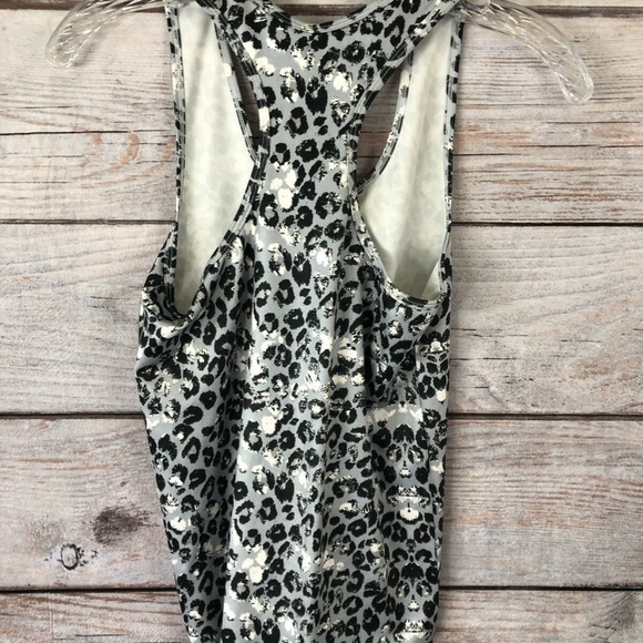 Jessica Simpson THE WARM UP Razor Back Tank - Picture 2 of 4